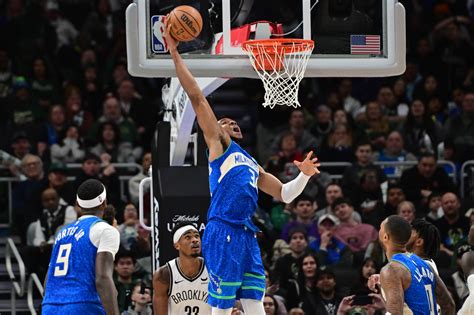 Raptors vs Bucks Prediction, Picks & Player Props: Will Giannis .